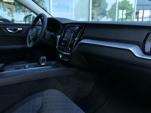 Volvo  V60 2.0 B3 Essential Edition | Trekhaak | Stoel en Stuurwiel verwarming | BLIS | Parkeersensoren voor... ActivLease financial lease