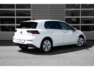 Volkswagen Golf Life Edition eHybrid | 'App-Connect' draadloze smartphone integratie | Achterbank in ongelijke de...