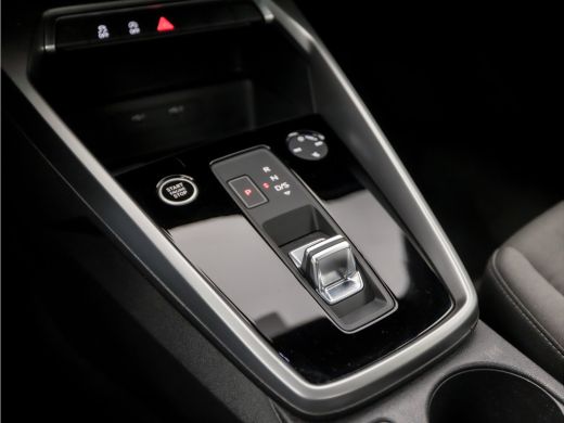 Audi A3 Limousine 35 TFSI Sport 150Pk Automaat (APPLE CARPLAY, GROOT NAVI, CLIMATE, PARKEERSENSOREN, SPOR... ActivLease financial lease