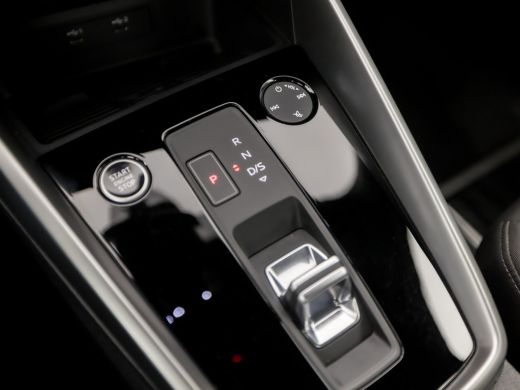 Audi A3 Limousine 35 TFSI Sport 150Pk Automaat (APPLE CARPLAY, GROOT NAVI, CLIMATE, PARKEERSENSOREN, SPOR... ActivLease financial lease