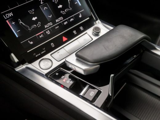 Audi e-tron e-tron 50 quattro Launch edition plus 71 kWh 313Pk Automaat (PANORAMADAK, APPLE CARPLAY, GROOT NA... ActivLease financial lease