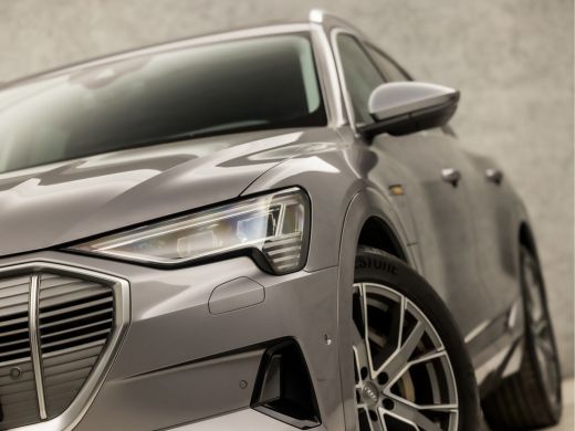 Audi e-tron e-tron 50 quattro Launch edition plus 71 kWh 313Pk Automaat (PANORAMADAK, APPLE CARPLAY, GROOT NA... ActivLease financial lease