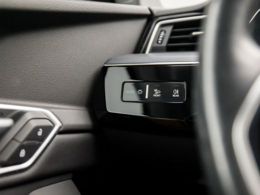 Audi e-tron e-tron 50 quattro Launch edition plus 71 kWh 313Pk Automaat (PANORAMADAK, APPLE CARPLAY, GROOT NA... ActivLease financial lease