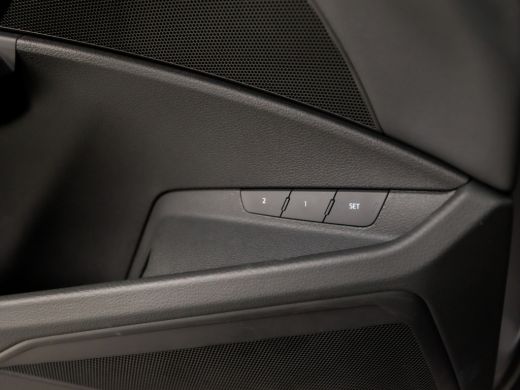 Audi e-tron e-tron 50 quattro Launch edition plus 71 kWh 313Pk Automaat (PANORAMADAK, APPLE CARPLAY, GROOT NA... ActivLease financial lease