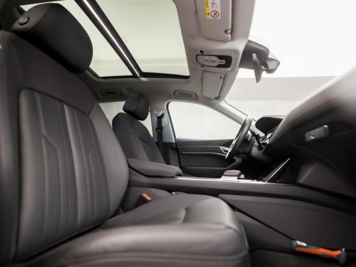Audi e-tron e-tron 50 quattro Launch edition plus 71 kWh 313Pk Automaat (PANORAMADAK, APPLE CARPLAY, GROOT NA... ActivLease financial lease
