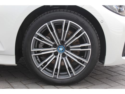 BMW 3 Serie 320e 238PK HIGH EXECUTIVE M-SPORT AUTOMAAT / NAVI / LEDER / LASER-LED / CLIMA / PDC / 18" LMV / C... ActivLease financial lease