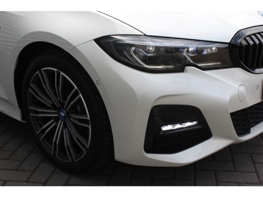 BMW 3 Serie 320e 238PK HIGH EXECUTIVE M-SPORT AUTOMAAT / NAVI / LEDER / LASER-LED / CLIMA / PDC / 18" LMV / C... ActivLease financial lease