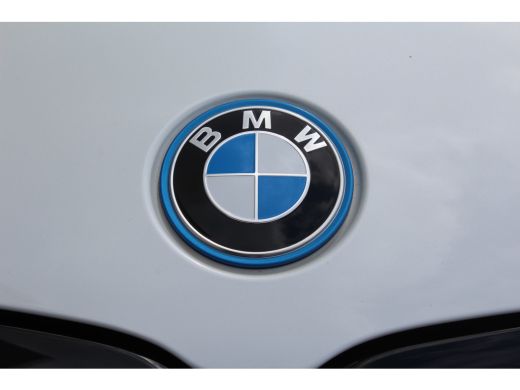 BMW 3 Serie 320e 238PK HIGH EXECUTIVE M-SPORT AUTOMAAT / NAVI / LEDER / LASER-LED / CLIMA / PDC / 18" LMV / C... ActivLease financial lease