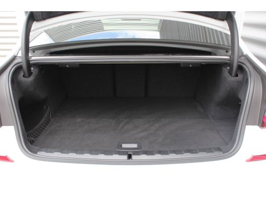 BMW 3 Serie 320e 238PK HIGH EXECUTIVE M-SPORT AUTOMAAT / NAVI / LEDER / LASER-LED / CLIMA / PDC / 18" LMV / C... ActivLease financial lease