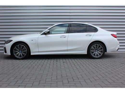 BMW 3 Serie 320e 238PK HIGH EXECUTIVE M-SPORT AUTOMAAT / NAVI / LEDER / LASER-LED / CLIMA / PDC / 18" LMV / C... ActivLease financial lease