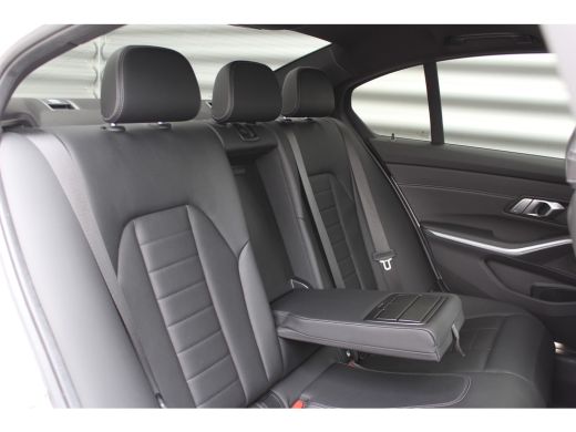 BMW 3 Serie 320e 238PK HIGH EXECUTIVE M-SPORT AUTOMAAT / NAVI / LEDER / LASER-LED / CLIMA / PDC / 18" LMV / C... ActivLease financial lease