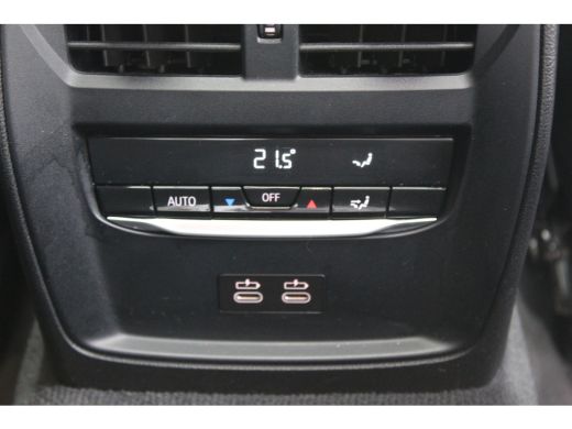 BMW 3 Serie 320e 238PK HIGH EXECUTIVE M-SPORT AUTOMAAT / NAVI / LEDER / LASER-LED / CLIMA / PDC / 18" LMV / C... ActivLease financial lease