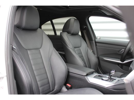 BMW 3 Serie 320e 238PK HIGH EXECUTIVE M-SPORT AUTOMAAT / NAVI / LEDER / LASER-LED / CLIMA / PDC / 18" LMV / C... ActivLease financial lease