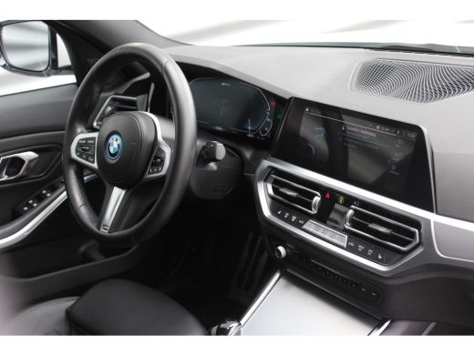 BMW 3 Serie 320e 238PK HIGH EXECUTIVE M-SPORT AUTOMAAT / NAVI / LEDER / LASER-LED / CLIMA / PDC / 18" LMV / C... ActivLease financial lease