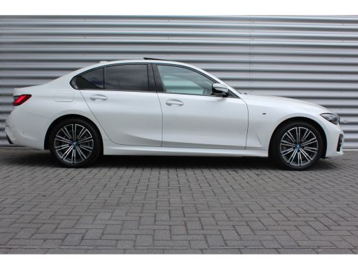 BMW 3 Serie 320e 238PK HIGH EXECUTIVE M-SPORT AUTOMAAT / NAVI / LEDER / LASER-LED / CLIMA / PDC / 18" LMV / C... ActivLease financial lease