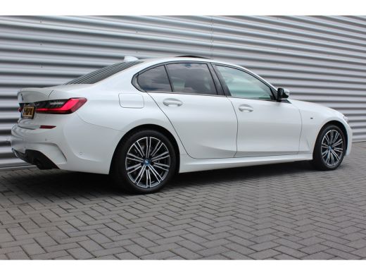 BMW 3 Serie 320e 238PK HIGH EXECUTIVE M-SPORT AUTOMAAT / NAVI / LEDER / LASER-LED / CLIMA / PDC / 18" LMV / C... ActivLease financial lease