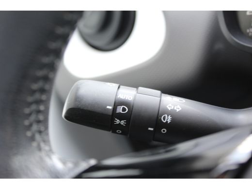 Citroën C1 1.0 VTi 72PK SHINE / NAVI / CLIMA / LED / 15" LMV / CAMERA  / BLUETOOTH / PACK STYLE / 1E EIGENAA... ActivLease financial lease