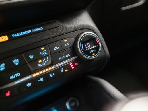 Ford Focus 1.0 EcoBoost Active Sport (APPLE CARPLAY, GROOT NAVI, LEDER, STUUR/STOELVERWARMING, SPORTSTOELEN,... ActivLease financial lease
