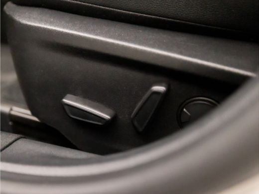 Ford Focus 1.0 EcoBoost Active Sport (APPLE CARPLAY, GROOT NAVI, LEDER, STUUR/STOELVERWARMING, SPORTSTOELEN,... ActivLease financial lease