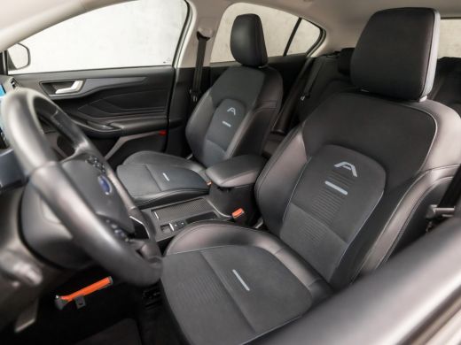 Ford Focus 1.0 EcoBoost Active Sport (APPLE CARPLAY, GROOT NAVI, LEDER, STUUR/STOELVERWARMING, SPORTSTOELEN,... ActivLease financial lease