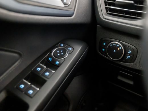 Ford Focus 1.0 EcoBoost Active Sport (APPLE CARPLAY, GROOT NAVI, LEDER, STUUR/STOELVERWARMING, SPORTSTOELEN,... ActivLease financial lease