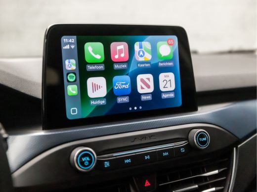 Ford Focus 1.0 EcoBoost Active Sport (APPLE CARPLAY, GROOT NAVI, LEDER, STUUR/STOELVERWARMING, SPORTSTOELEN,... ActivLease financial lease