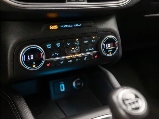 Ford Focus 1.0 EcoBoost Active Sport (APPLE CARPLAY, GROOT NAVI, LEDER, STUUR/STOELVERWARMING, SPORTSTOELEN,... ActivLease financial lease