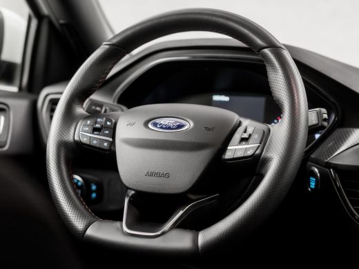 Ford Focus 1.0 EcoBoost ST Line Business (APPLE CARPLAY, GROOT NAVI, CLIMATE, GETINT GLAS, SPORTSTOELEN, ADA... ActivLease financial lease