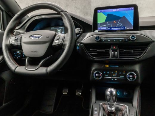 Ford Focus 1.0 EcoBoost ST Line Business (APPLE CARPLAY, GROOT NAVI, CLIMATE, GETINT GLAS, SPORTSTOELEN, ADA... ActivLease financial lease