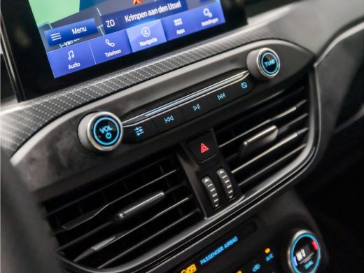 Ford Focus 1.0 EcoBoost ST Line Business (APPLE CARPLAY, GROOT NAVI, CLIMATE, GETINT GLAS, SPORTSTOELEN, ADA... ActivLease financial lease