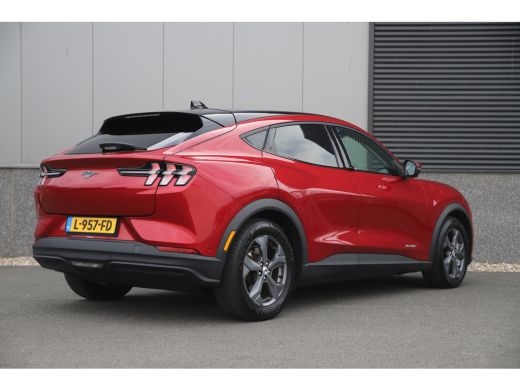Ford Mustang Mach-E Mach-E / RWD 75 kWh 259pk/Adaptive/Pano-dak/Leder/360Cam/3-fase ActivLease financial lease