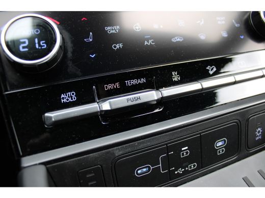 Hyundai Santa Fe 1.6 T-GDI PHEV Black Line 4WD 6p. | DEMO | Afneembare trekhaak | 360 camera | Elektrischbedienbar... ActivLease financial lease