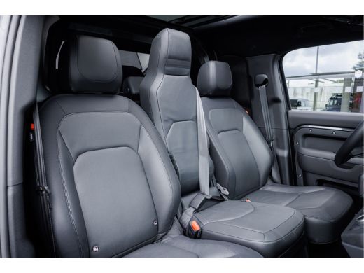 Land Rover Defender D250 110 MHEV X-Dynamic SE | Luchtvering | 3 pers Jumpseat | Pano | El. trekhaak | Driver Assist ... ActivLease financial lease