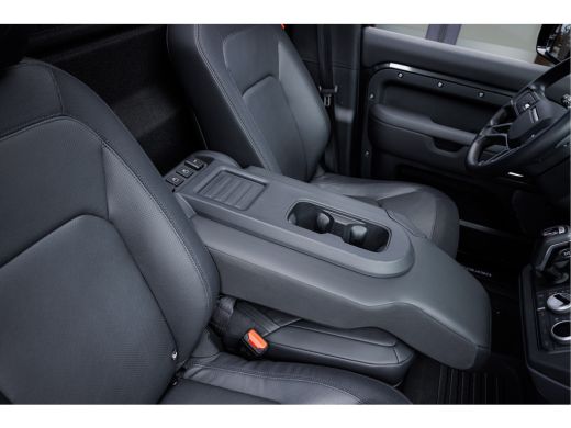 Land Rover Defender D250 110 MHEV X-Dynamic SE | Luchtvering | 3 pers Jumpseat | Pano | El. trekhaak | Driver Assist ... ActivLease financial lease