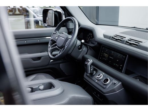 Land Rover Defender D250 110 MHEV X-Dynamic SE | Luchtvering | 3 pers Jumpseat | Pano | El. trekhaak | Driver Assist ... ActivLease financial lease