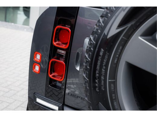 Land Rover Defender D250 110 MHEV X-Dynamic SE | Luchtvering | 3 pers Jumpseat | Pano | El. trekhaak | Driver Assist ... ActivLease financial lease