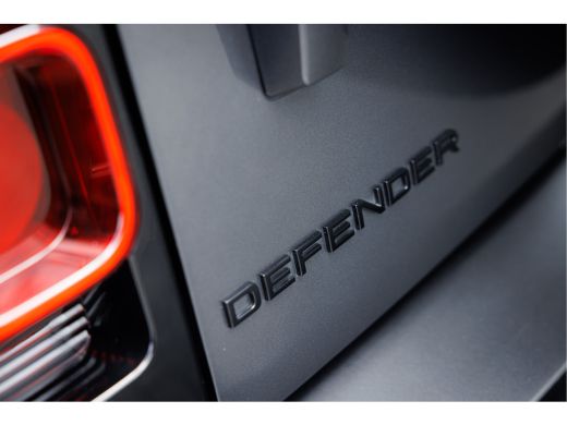 Land Rover Defender D250 110 MHEV X-Dynamic SE | Luchtvering | 3 pers Jumpseat | Pano | El. trekhaak | Driver Assist ... ActivLease financial lease
