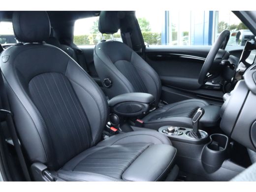 Mini Electric Yours 33 kWh | BTW Auto | Harman & Kardon | HUD | Pano | Stoelverwarming | Cruise Control | Camer... ActivLease financial lease
