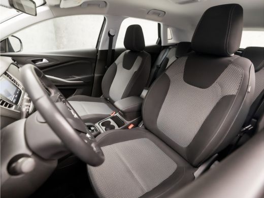 Opel Grandland X 1.2 Turbo Sport Automaat (APPLE CARPLAY, GROOT NAVI, LANE ASSIST, PARKEERSENSOREN, SPORTSTOELEN, ... ActivLease financial lease
