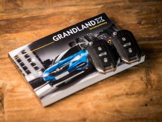 Opel Grandland X 1.2 Turbo Sport Automaat (APPLE CARPLAY, GROOT NAVI, LANE ASSIST, PARKEERSENSOREN, SPORTSTOELEN, ... ActivLease financial lease
