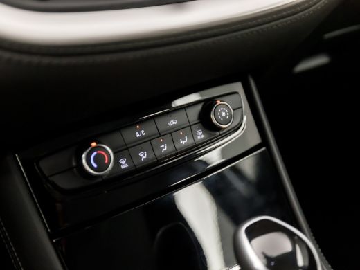 Opel Grandland X 1.2 Turbo Sport Automaat (APPLE CARPLAY, GROOT NAVI, LANE ASSIST, PARKEERSENSOREN, SPORTSTOELEN, ... ActivLease financial lease