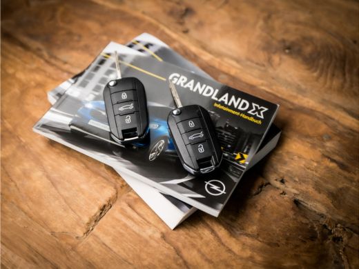 Opel Grandland X 1.2 Turbo Sport Automaat (APPLE CARPLAY, GROOT NAVI, PARKEERSENSOREN, SPORTSTOELEN, CRUISE, LANE ... ActivLease financial lease