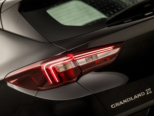 Opel Grandland X 1.2 Turbo Sport Automaat (APPLE CARPLAY, GROOT NAVI, PARKEERSENSOREN, SPORTSTOELEN, CRUISE, LANE ... ActivLease financial lease
