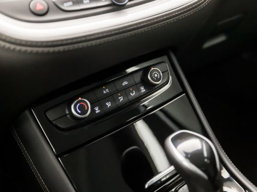 Opel Grandland X 1.2 Turbo Sport Automaat (APPLE CARPLAY, GROOT NAVI, PARKEERSENSOREN, SPORTSTOELEN, CRUISE, LANE ... ActivLease financial lease