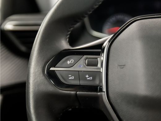 Peugeot 2008 1.2 PureTech Sport (APPLE CARPLAY, GROOT NAVI, CLIMATE, PARKEERSENSOREN, TREKHAAK, SPORTSTOELEN, ... ActivLease financial lease