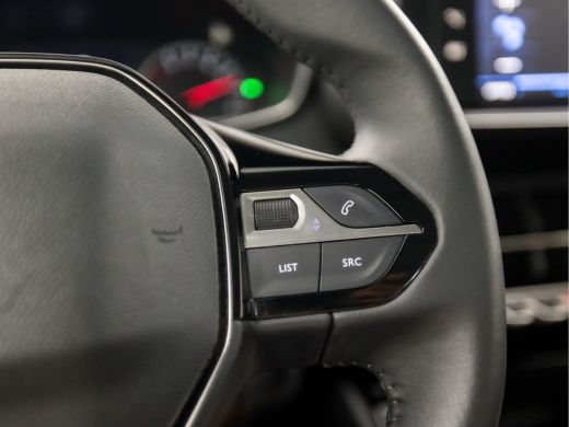 Peugeot 2008 1.2 PureTech Sport (APPLE CARPLAY, GROOT NAVI, CLIMATE, PARKEERSENSOREN, TREKHAAK, SPORTSTOELEN, ... ActivLease financial lease