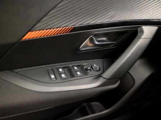 Peugeot 2008 1.2 PureTech Sport (APPLE CARPLAY, GROOT NAVI, CLIMATE, PARKEERSENSOREN, TREKHAAK, SPORTSTOELEN, ... ActivLease financial lease