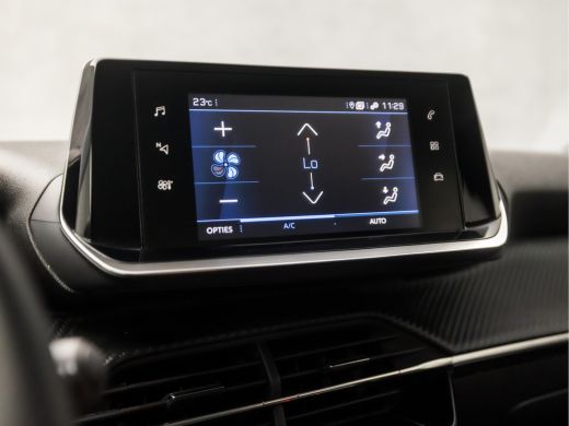 Peugeot 2008 1.2 PureTech Sport (APPLE CARPLAY, GROOT NAVI, CLIMATE, PARKEERSENSOREN, TREKHAAK, SPORTSTOELEN, ... ActivLease financial lease