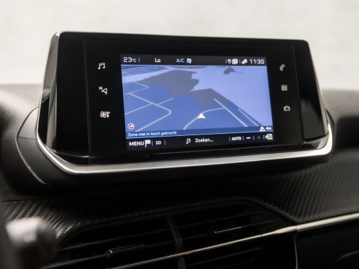 Peugeot 2008 1.2 PureTech Sport (APPLE CARPLAY, GROOT NAVI, CLIMATE, PARKEERSENSOREN, TREKHAAK, SPORTSTOELEN, ... ActivLease financial lease