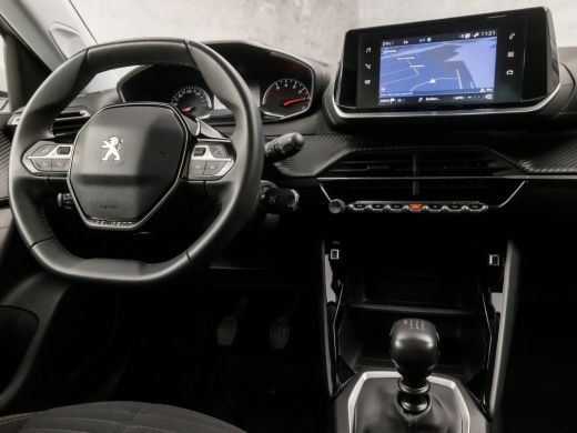 Peugeot 2008 1.2 PureTech Sport (APPLE CARPLAY, GROOT NAVI, CLIMATE, PARKEERSENSOREN, TREKHAAK, SPORTSTOELEN, ... ActivLease financial lease